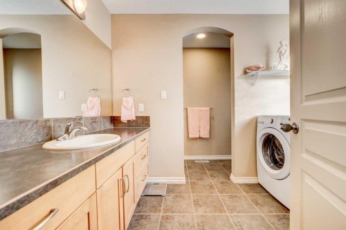 2806 35 Avenue South, Lethbridge, AB - Indoor Photo Showing Laundry Room