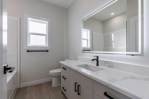 277 E 1 Avenue North, Magrath, AB - Indoor Photo Showing Bathroom
