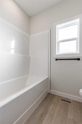 277 E 1 Avenue North, Magrath, AB - Indoor Photo Showing Bathroom