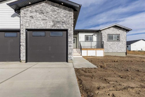 277 E 1 Avenue North, Magrath, AB - Outdoor
