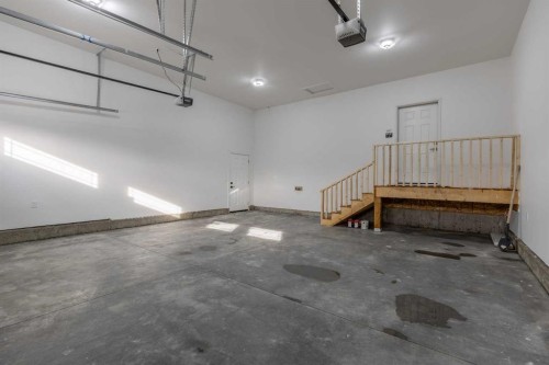 277 E 1 Avenue North, Magrath, AB - Indoor Photo Showing Garage