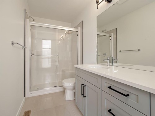 4324 25 Avenue South, Lethbridge, AB - Indoor Photo Showing Bathroom