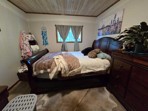 7404 Rge Rd 3-0, Rural Pincher Creek No. 9, M.D. Of, AB - Indoor Photo Showing Bedroom