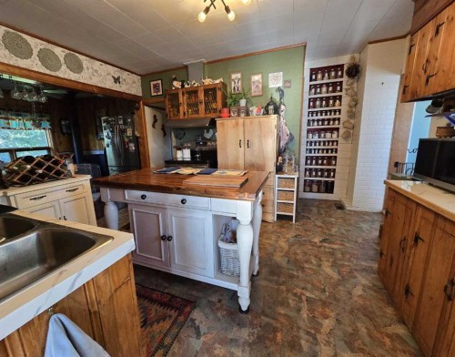 7404 Rge Rd 3-0, Rural Pincher Creek No. 9, M.D. Of, AB - Indoor Photo Showing Kitchen