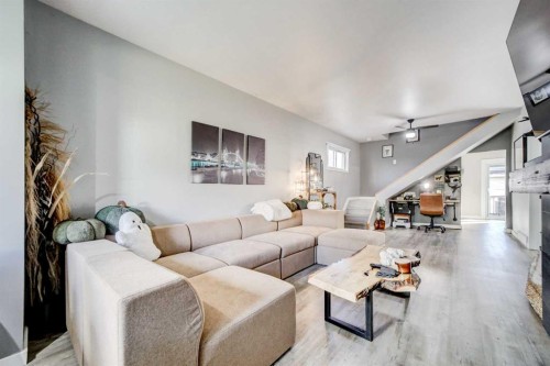 22901 10 Avenue, Hillcrest, AB - Indoor Photo Showing Living Room