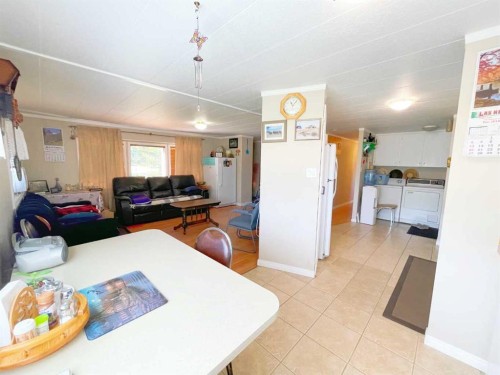 331 Armstrong Street, Carmangay, AB - Indoor Photo Showing Dining Room