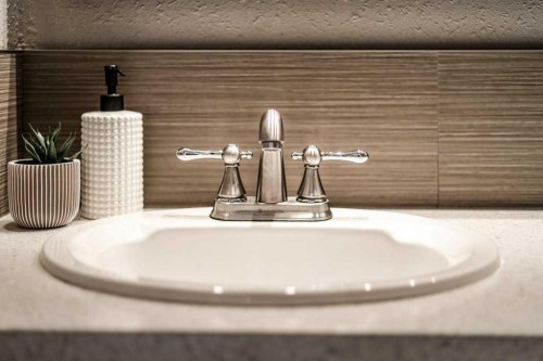 29 Peigan Court West, Lethbridge, AB - Indoor Photo Showing Bathroom