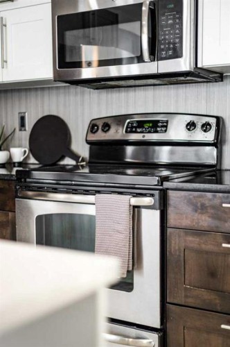29 Peigan Court West, Lethbridge, AB - Indoor Photo Showing Kitchen