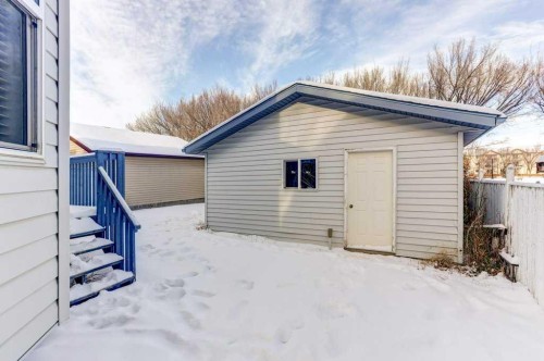 29 Peigan Court West, Lethbridge, AB - Outdoor With Exterior