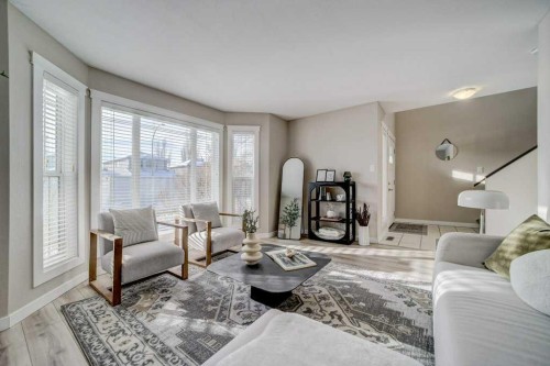29 Peigan Court West, Lethbridge, AB - Indoor Photo Showing Living Room