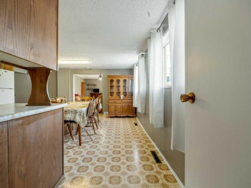 8109 16 Avenue, Coleman, AB - Indoor