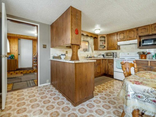 8109 16 Avenue, Coleman, AB - Indoor Photo Showing Kitchen