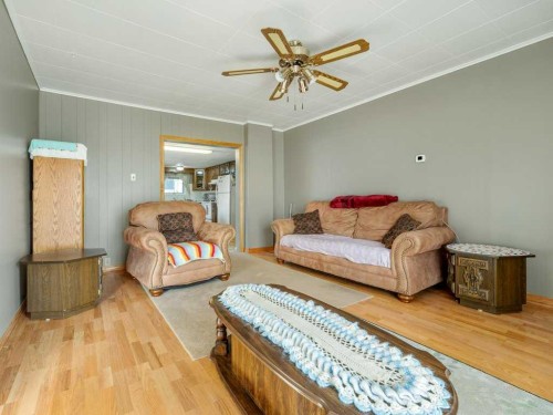 8109 16 Avenue, Coleman, AB - Indoor Photo Showing Other Room