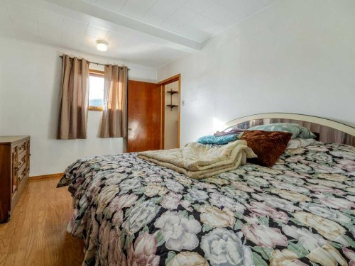 8109 16 Avenue, Coleman, AB - Indoor Photo Showing Bedroom