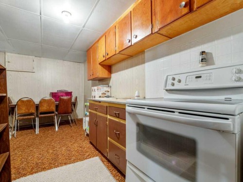 8109 16 Avenue, Coleman, AB - Indoor Photo Showing Kitchen