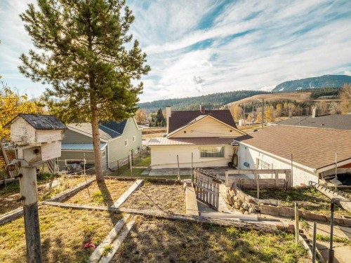 8109 16 Avenue, Coleman, AB - Outdoor