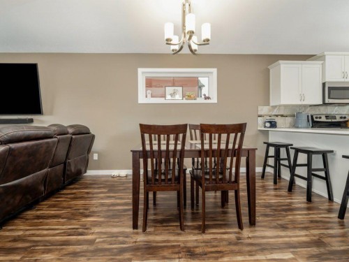 359 Caledonia Boulevard West, Lethbridge, AB - Indoor Photo Showing Dining Room