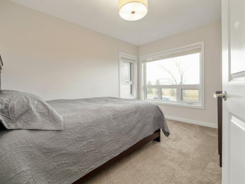 359 Caledonia Boulevard West, Lethbridge, AB - Indoor Photo Showing Bedroom