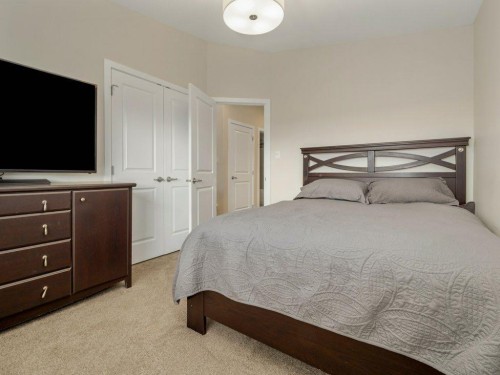 359 Caledonia Boulevard West, Lethbridge, AB - Indoor Photo Showing Bedroom