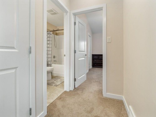 359 Caledonia Boulevard West, Lethbridge, AB - Indoor