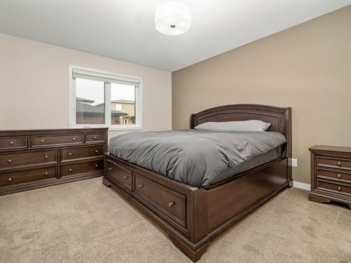 359 Caledonia Boulevard West, Lethbridge, AB - Indoor Photo Showing Bedroom