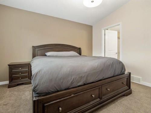 359 Caledonia Boulevard West, Lethbridge, AB - Indoor Photo Showing Bedroom