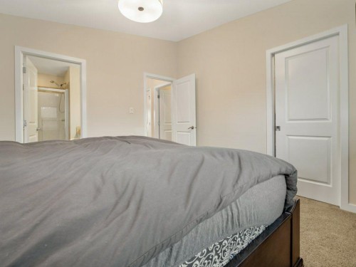 359 Caledonia Boulevard West, Lethbridge, AB - Indoor Photo Showing Bedroom