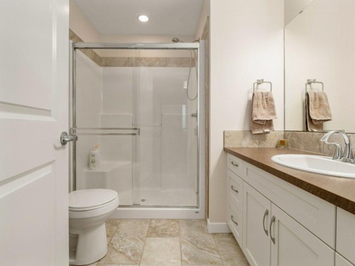 359 Caledonia Boulevard West, Lethbridge, AB - Indoor Photo Showing Bathroom