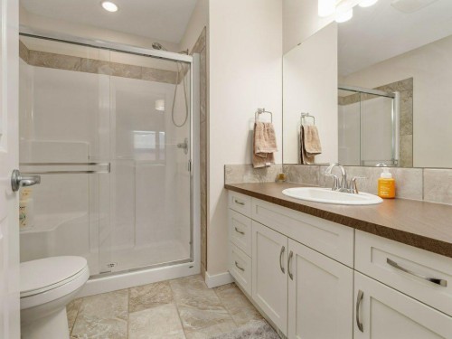 359 Caledonia Boulevard West, Lethbridge, AB - Indoor Photo Showing Bathroom
