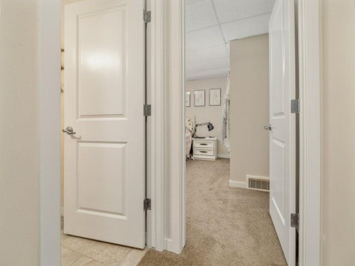 359 Caledonia Boulevard West, Lethbridge, AB - Indoor Photo Showing Other Room