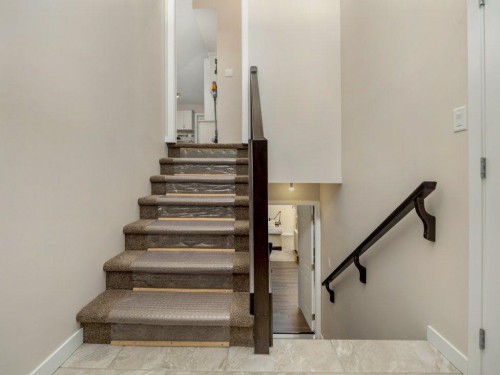 359 Caledonia Boulevard West, Lethbridge, AB - Indoor Photo Showing Other Room