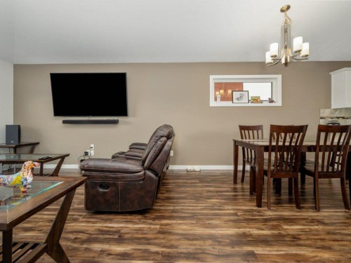 359 Caledonia Boulevard West, Lethbridge, AB - Indoor Photo Showing Dining Room