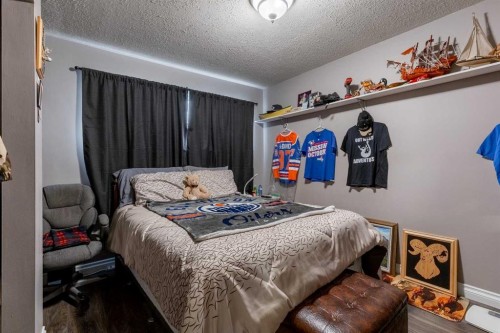1919 19 Avenue South, Lethbridge, AB - Indoor Photo Showing Bedroom