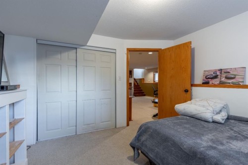66 Assiniboia Way West, Lethbridge, AB - Indoor Photo Showing Bedroom