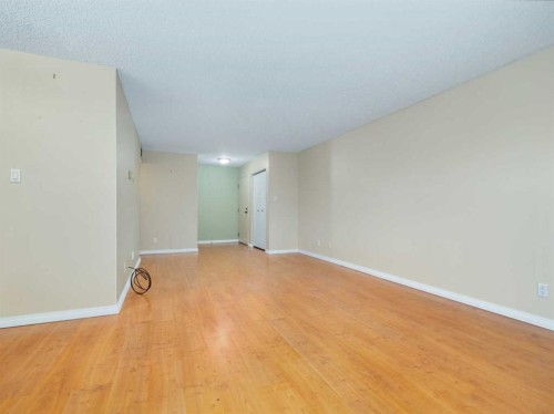 302-65 Temple Boulevard West, Lethbridge, AB - Indoor Photo Showing Other Room