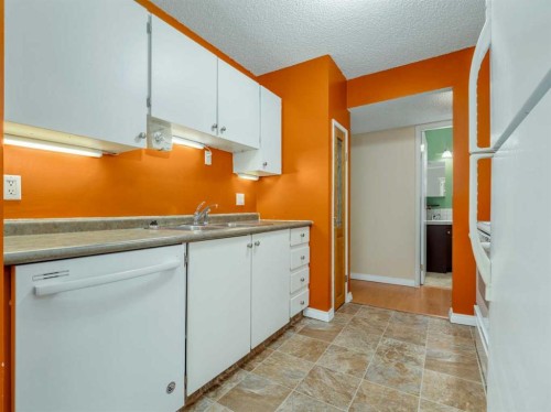 302-65 Temple Boulevard West, Lethbridge, AB - Indoor Photo Showing Other Room