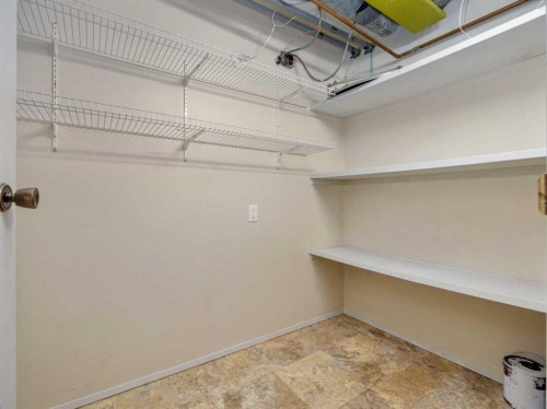 302-65 Temple Boulevard West, Lethbridge, AB - Indoor With Storage