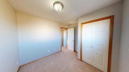 131 Lynx Cove North, Lethbridge, AB - Indoor Photo Showing Other Room