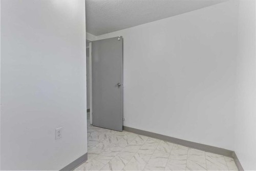 2139 5 Avenue North, Lethbridge, AB - Indoor Photo Showing Other Room