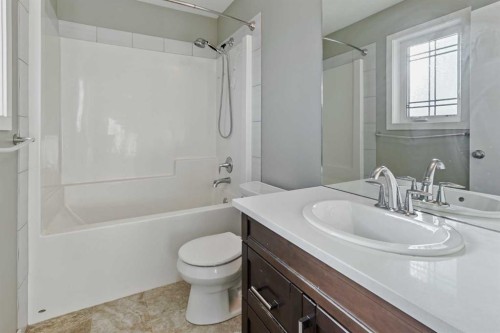 547 Blackwolf Boulevard North, Lethbridge, AB - Indoor Photo Showing Bathroom