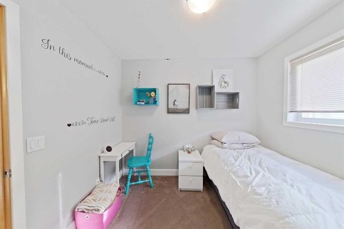 145 Blackfoot Circle West, Lethbridge, AB - Indoor Photo Showing Bedroom