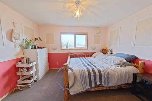 145 Blackfoot Circle West, Lethbridge, AB - Indoor Photo Showing Bedroom