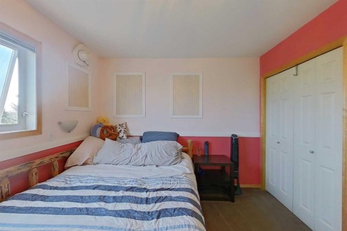 145 Blackfoot Circle West, Lethbridge, AB - Indoor Photo Showing Bedroom