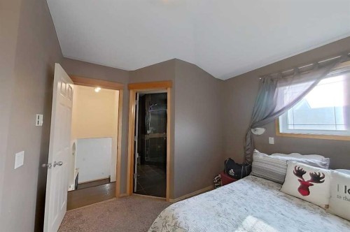 145 Blackfoot Circle West, Lethbridge, AB - Indoor Photo Showing Bedroom