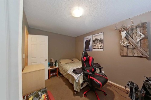 145 Blackfoot Circle West, Lethbridge, AB - Indoor Photo Showing Bedroom