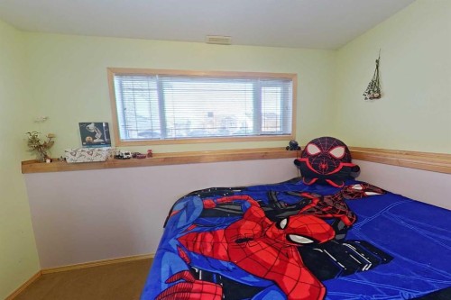 145 Blackfoot Circle West, Lethbridge, AB - Indoor Photo Showing Bedroom