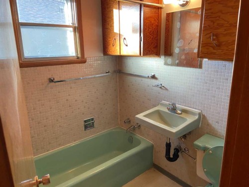 629 Stafford Drive North, Lethbridge, AB - Indoor Photo Showing Bathroom