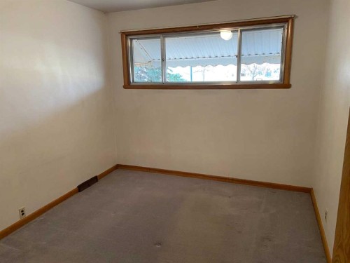 629 Stafford Drive North, Lethbridge, AB - Indoor Photo Showing Other Room