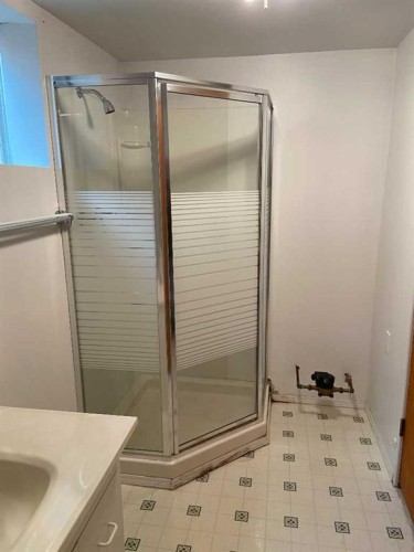 629 Stafford Drive North, Lethbridge, AB - Indoor Photo Showing Bathroom