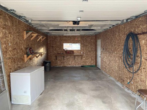 629 Stafford Drive North, Lethbridge, AB - Indoor Photo Showing Garage